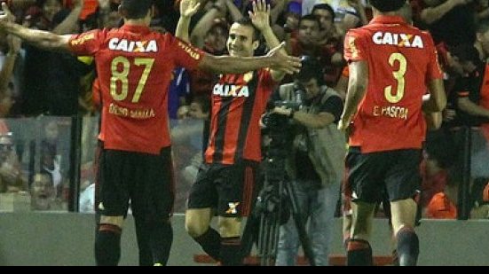 Imagem Atlético-MG é goleado pelo Sport e título da Série A fica mais distante