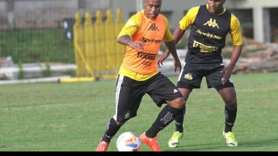Imagem Adversário do Bahia nesta noite, Criciúma dispensa experiente meia e mais um