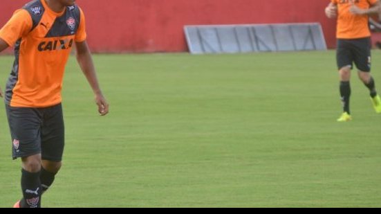 Imagem Diogo Mateus comemora entrada do experiente Jorge Wagner: "qualidade de passe"