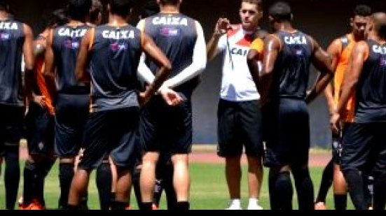 Imagem Em clima de mistério, Mancini mantém dúvida no meio campo do Vitória