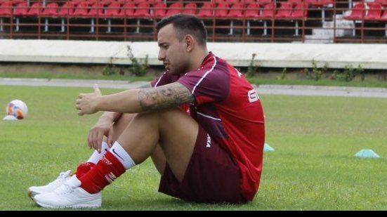 Imagem Meia argentino e mais três jogadores reforçam o CRB diante do Vitória