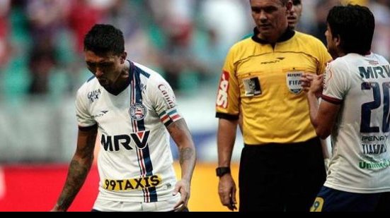 Imagem Presidente do Flu detona juiz que expulsou Kieza no BAVI: apita para os ricos