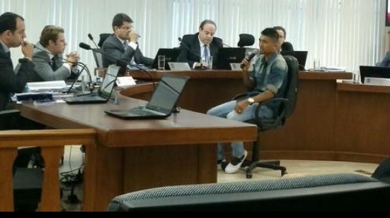 Imagem Kieza é punido pelo STJD com três jogos de suspensão após expulsão no BAVI