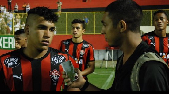 Imagem Vitória renova contratos de promessas da base