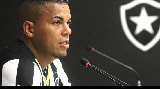 Imagem Lateral é dúvida no Botafogo para duelo com o Bahia