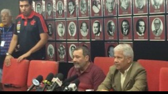Imagem Flamengo afasta e multa cinco jogadores após participarem de festinha