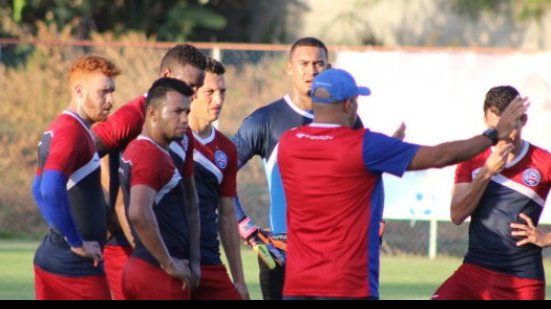 Imagem Bahia faz mais um coletivo no Fazendão e Charles testa opções