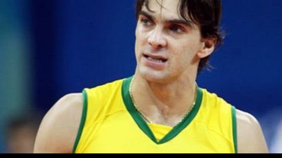 Imagem Ex-estrela do vôlei revela que lesão inusitada foi motivo de corte em Mundial