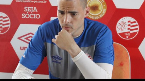 Imagem Goleiro do Náutico fala em "jogo de vida ou morte" contra o Vitória