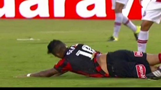Imagem Vitória tem apagão no segundo tempo e perde de virada para o Náutico no Barradão
