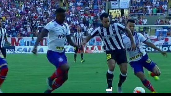 Imagem Bahia joga mal e perde para o Botafogo, mas segue no G-4 da Série B