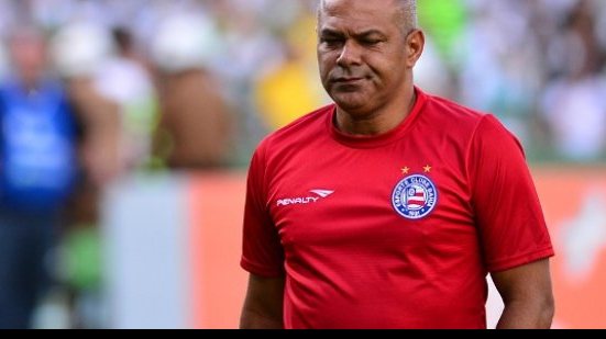 Imagem Charles reconhece primeiro tempo ruim do Bahia e reclama de pênalti não marcado