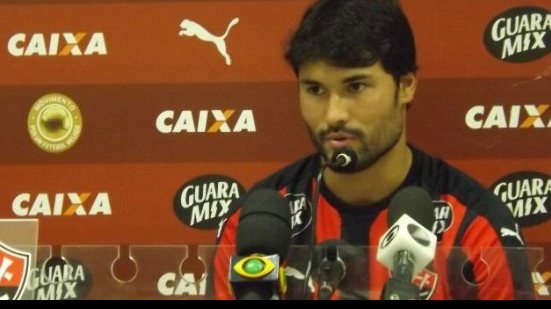 Imagem Pedro Ken pede equilíbrio, revela puxão de orelha e vê título mais distante