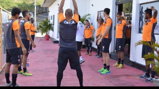 Imagem Vitória trabalha na academia na tarde desta terça