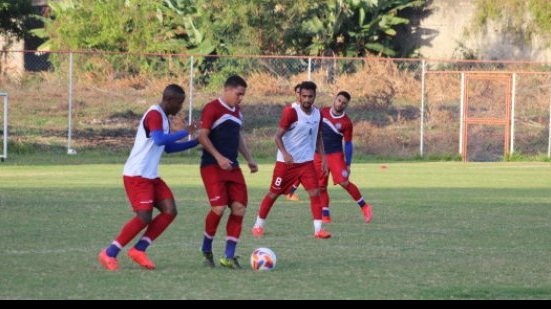 Imagem Com elenco dividido, Bahia faz treinos com bola no Fazendão