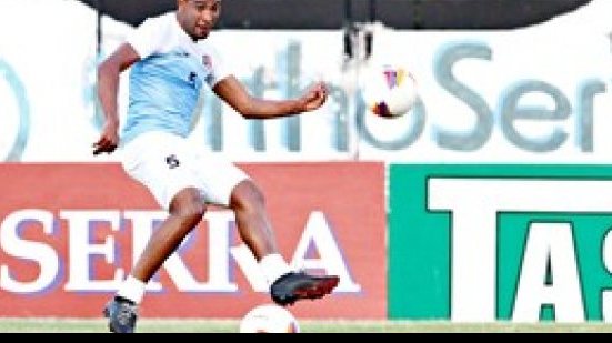 Imagem Técnico do Santa Cruz tem dúvida na lateral esquerda para duelo com o Bahia