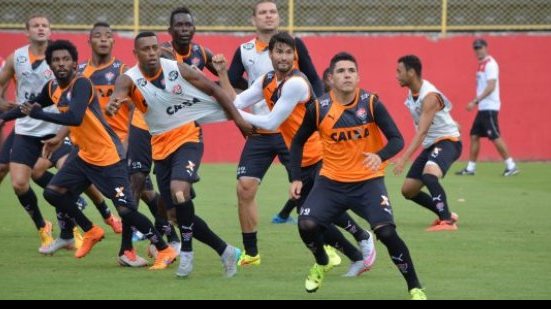 Imagem Mancini testa nova formação e saca Elton do time titular em treino na Toca
