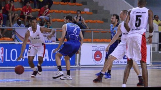 Imagem NBB: armador exalta torcida do Vitória e técnico vê estreia positiva