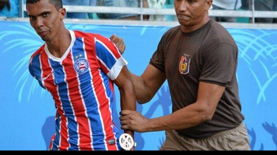 Imagem Bahia x Santa Cruz: Torcedores se envolvem em briga generalizada e são detidos