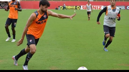 Imagem Pedro Ken elogia postura do Vitória contra o Macaé e pede foco no América-MG