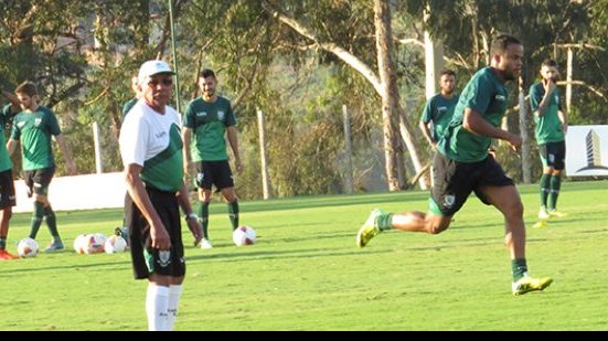 Imagem Givanildo testa opções no América-MG para decisão contra o Vitória