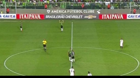 Imagem Com um a menos, Vitória sofre goleada do América (MG) e decide acesso em casa