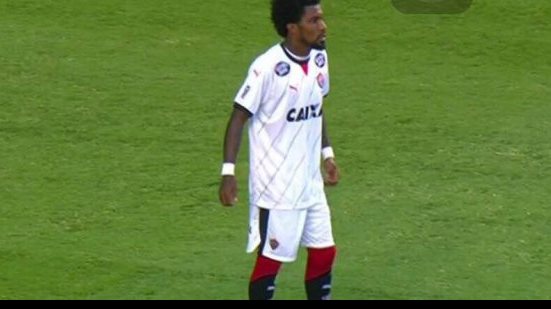 Imagem Vitória perde Rhayner para duelo com o Ceará