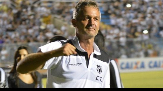 Imagem Técnico do Ceará quer foco no Vitória para fugir do Z-4: não tem nada resolvido