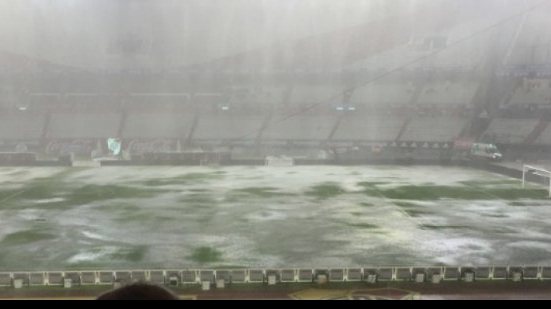 Imagem Chuva alaga campo e jogo entre Argentina e Brasil é adiado
