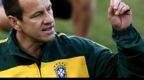 Imagem Dunga proíbe elenco de beber isotônico oferecido por argentinos, diz jornal