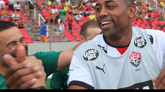 Imagem Robert lesiona joelho e não atua mais pelo Vitória nesta temporada