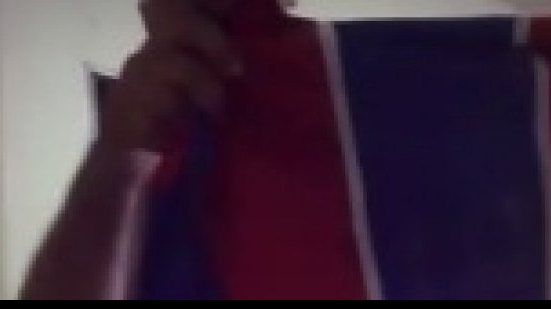 Imagem Com Bahia mantido na Série B, torcedor se revolta e queima camisa. Veja vídeo