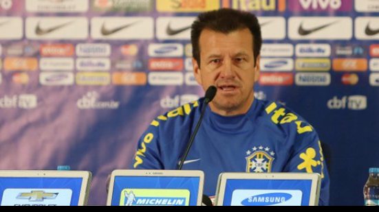 Imagem Dunga admite mudar Seleção para confronto com o Peru