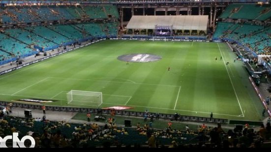 Imagem Torcida brasileira faz a festa dentro da Arena Fonte Nova