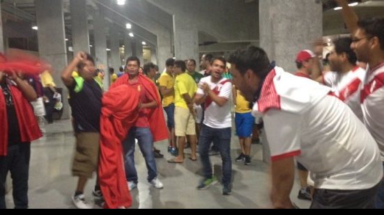 Imagem Peruanos provocam brasileiros dentro da Arena Fonte Nova