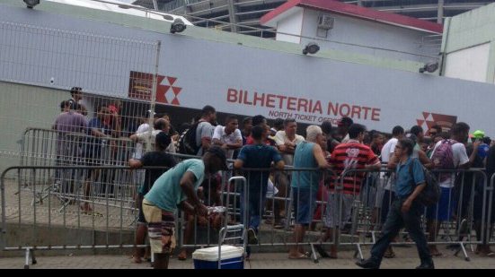 Imagem Torcida já faz fila para comprar ingressos para Vitória e Luverdense