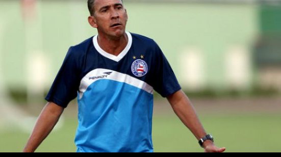 Imagem Aroldo assume comando no Bahia e quer amenizar a dor do torcedor após fiasco