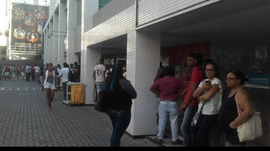 Imagem Filas e problemas marcam vendas de ingressos para Vitória x Luverdense