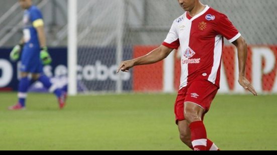 Imagem Bahia joga pela honra e profissionalismo, acredita zagueiro do Náutico