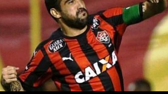 Imagem Completando 100 jogos pelo Vitória, Escudero revela que quer ficar no clube