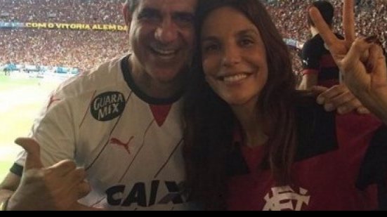 Imagem Ivete comemora com Durval acesso do Vitória para série A