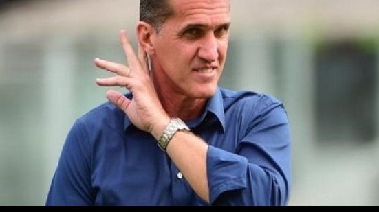 Imagem Mancini fala sobre renovações no Vitória e diz lamentar fracasso do Bahia