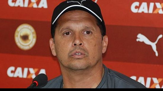 Imagem Técnico que passou pelo Vitória neste ano é o novo treinador do Paraná