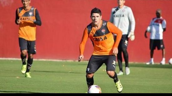 Imagem Pernambucano, Diego Renan quer jogar contra o Santa: família estará presente