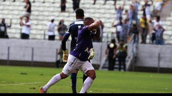 Imagem Ceará vence Macaé, permanece na Série B e empurra cariocas para terceirona