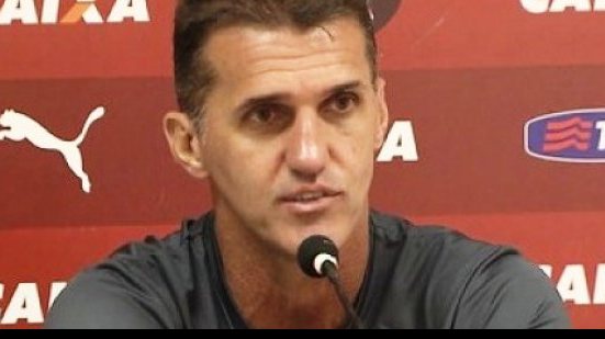 Imagem Mancini reafirma vontade de ficar no Vitória: “vamos sentar e resolver”