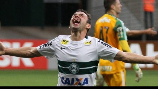 Imagem Ex-Vitória, Juan pede triunfo do Coritiba contra o Vasco
