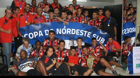 Imagem Carlão celebra título da Copa do Nordeste: ano para ficar gravado na história