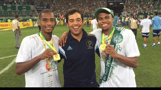 Imagem Na base do Palmeiras, ex-dirigente do Vitória comemora título da Copa do Brasil