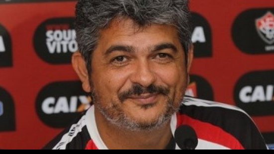 Imagem Procurando treinador, Bahia tentou contratar técnico que fez sucesso no rival